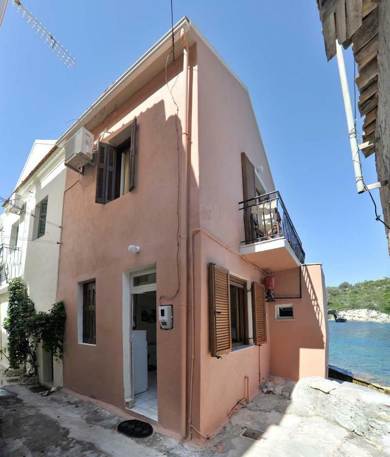 Mermaid Cottage Longos  Exterior photo